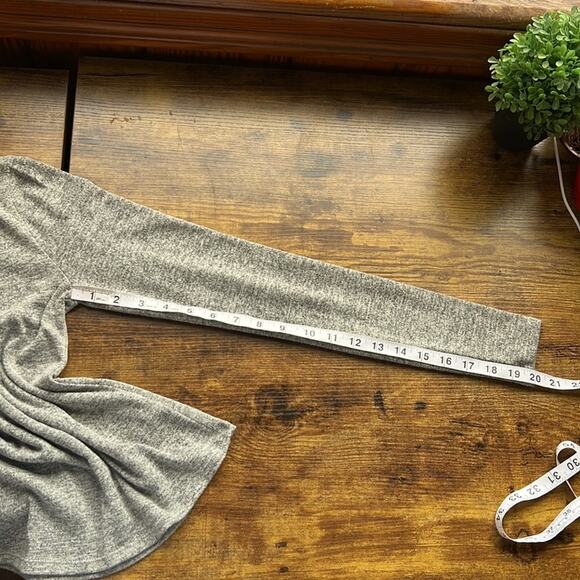 Express One Eleven “Essential” Heathered Gray Long Sleeve Basic Tee - Picture 10 of 10